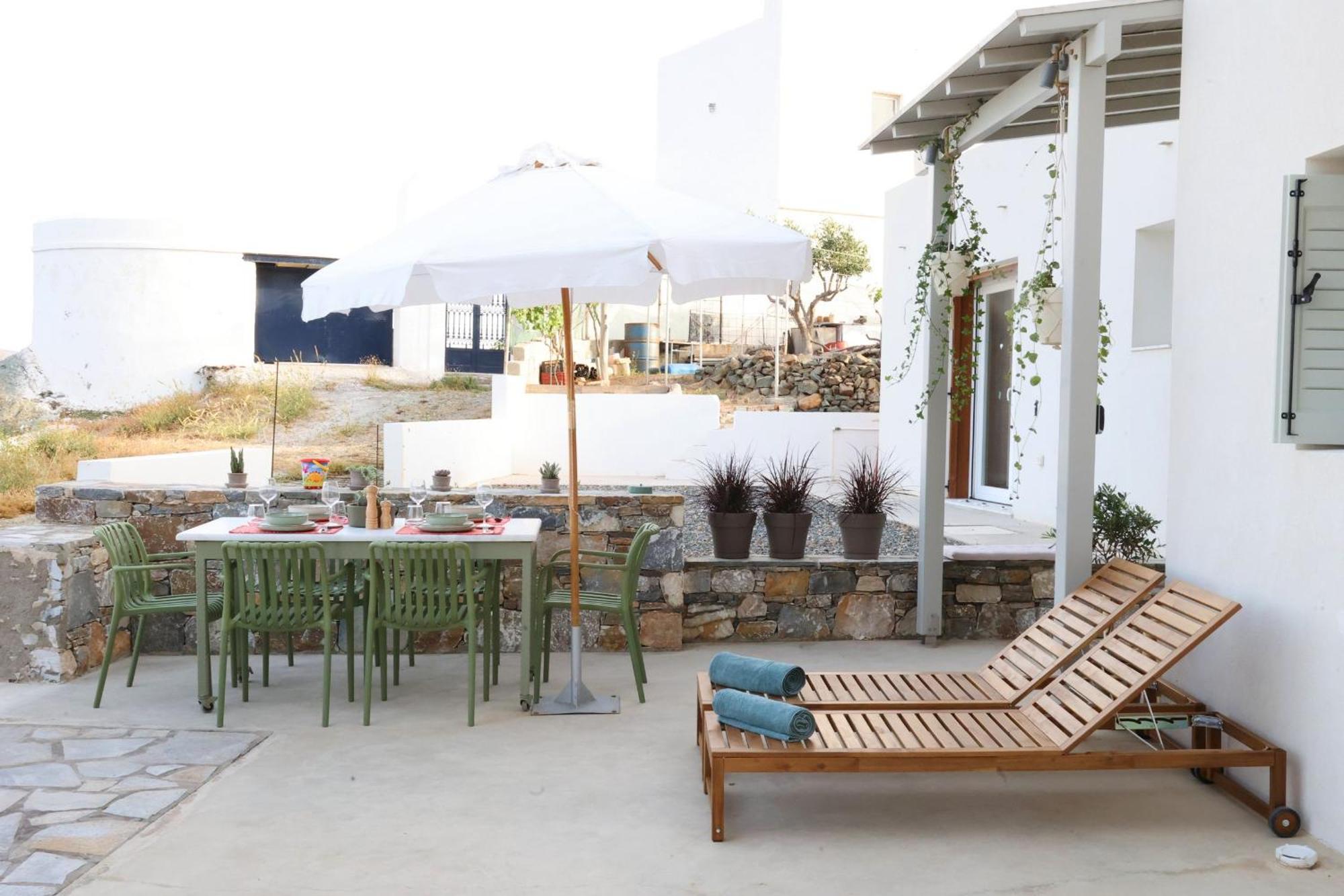 Almyra * Finikas (Syros)